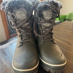 Women’s Bogs Arcata snow boots